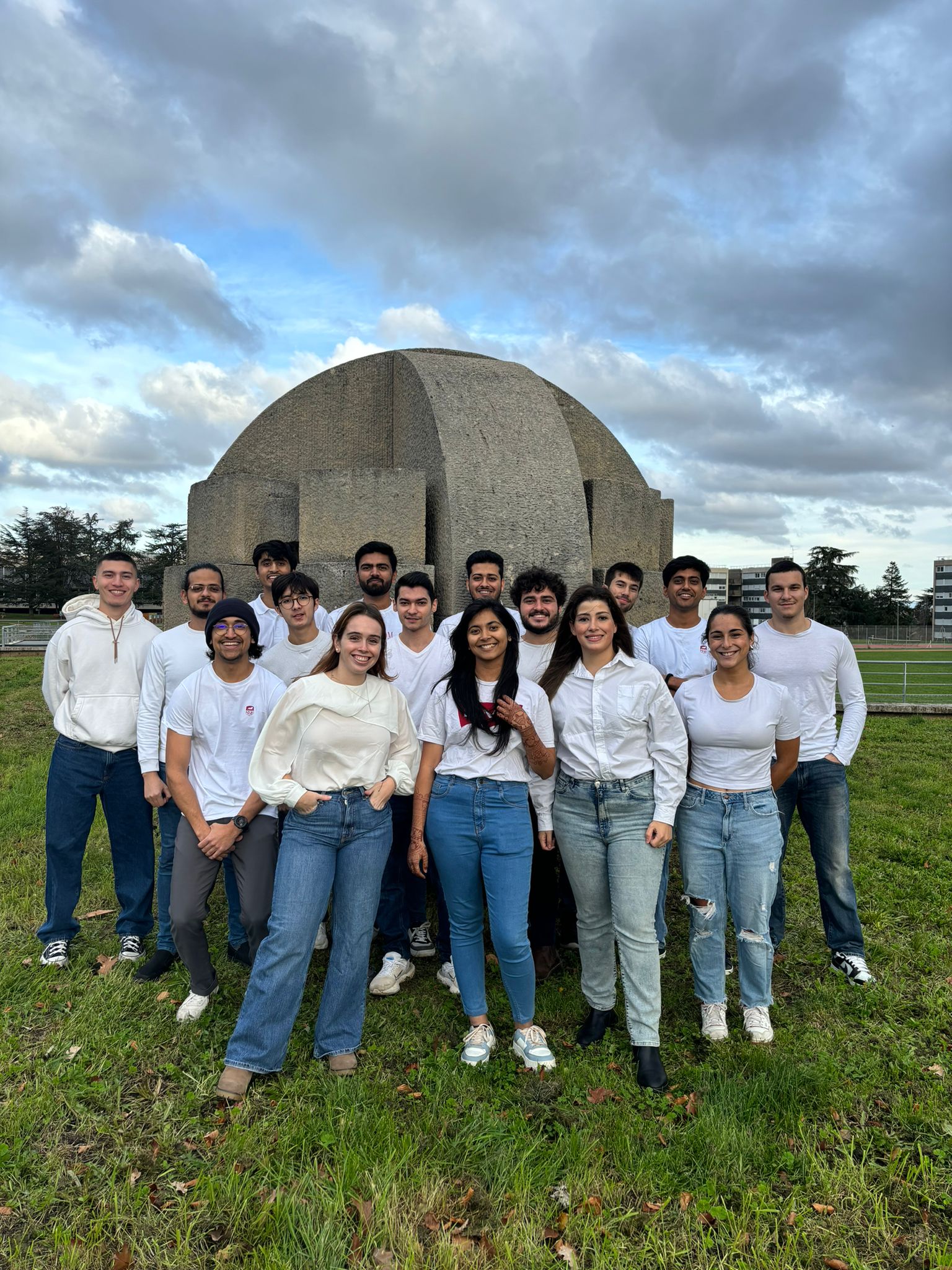 ECLift 2025 Team on Campus